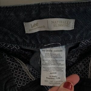 Lee Platinum Label Naturally Slimming dressy blue jeans. 12P EUC